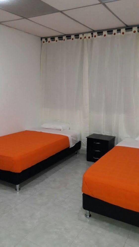 مانيزاليس Hostal Deluxe Santander المظهر الخارجي الصورة